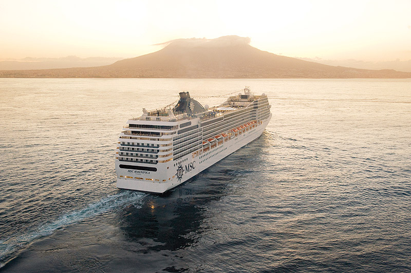 El MSC Magnifica navegando hacia un nuevo destino... CRUCEROS MSC MAGNIFICA CRUCEROS MSC OFERTAS MSC CRUCEROS CRUCEROS NORTE DE EUROPA CRUCEROS BRASIL
